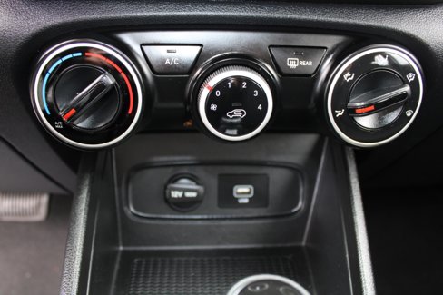 Used 2021 Hyundai Venue SE image 14