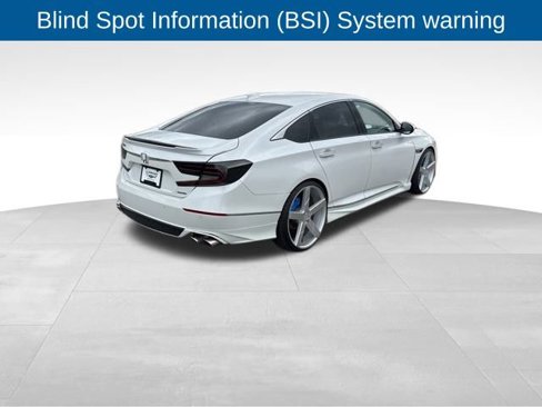 Used 2018 Honda Accord Touring image 9
