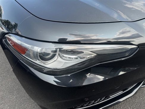 Used 2017 Alfa Romeo Giulia w/ Sport Appearance Package image 16