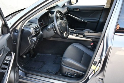 Used 2018 Lexus IS 300 image 38