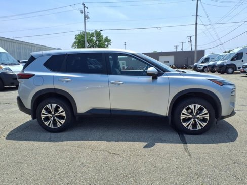 Used 2023 Nissan Rogue SV image 2