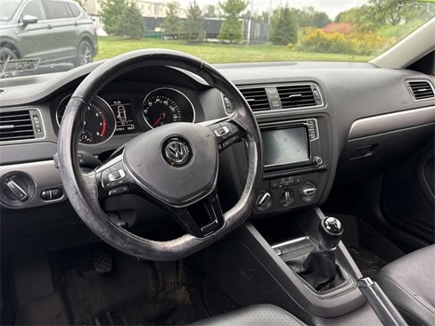 Used 2017 Volkswagen Jetta SE image 10