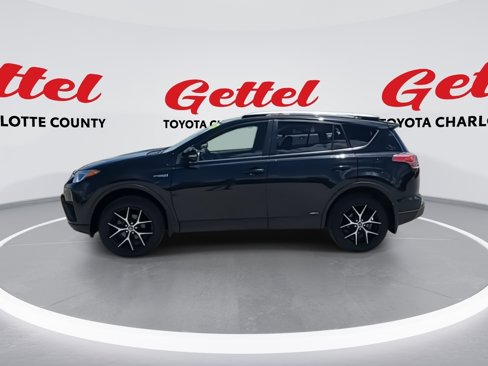 Used 2018 Toyota RAV4 SE image 5