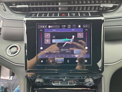 New 2025 Jeep Grand Cherokee L Laredo w/ Luxury Tech Group I image 12