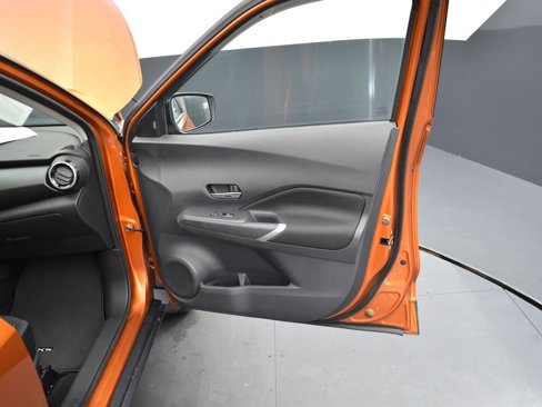 Used 2023 Nissan Kicks SV image 7