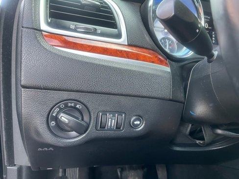 Used 2014 Chrysler 300 image 27