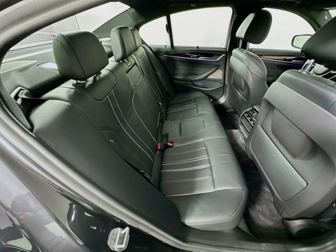 Used 2019 BMW 530e xDrive w/ Executive Package image 27