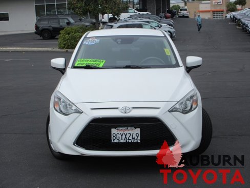 Used 2019 Toyota Yaris L image 18