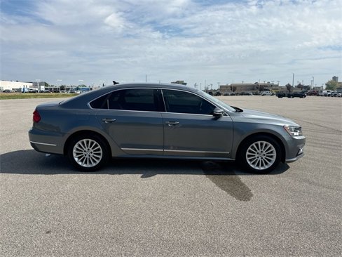 Used 2016 Volkswagen Passat 1.8T SE image 14