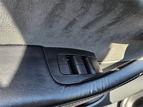 Used 2022 Tesla Model Y Long Range image 17