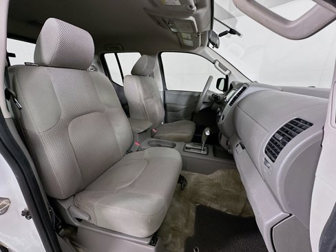 Used 2016 Nissan Frontier SV image 27