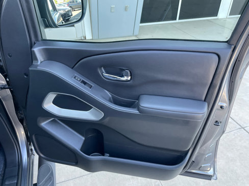 Used 2022 Nissan Frontier SV image 17