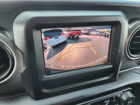 Used 2022 Jeep Wrangler Willys image 10