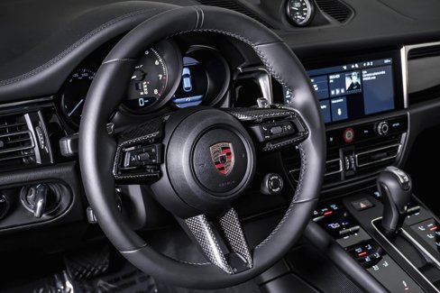 Certified 2025 Porsche Macan Turbo image 18