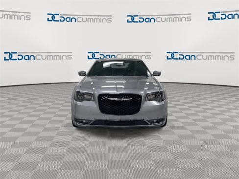 Used 2015 Chrysler 300 S image 3