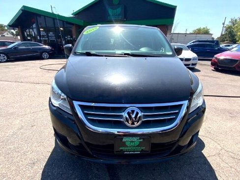 Used 2013 Volkswagen Routan SE image 1