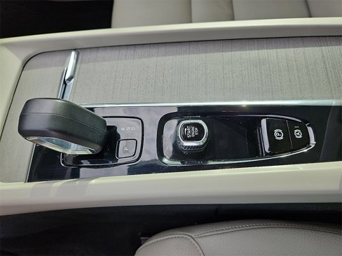 Used 2023 Volvo XC60 B5 Plus w/ Climate Package image 22