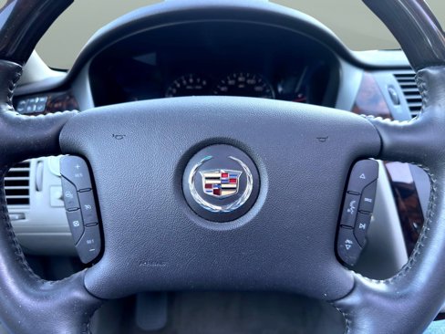 Used 2011 Cadillac DTS Luxury image 27