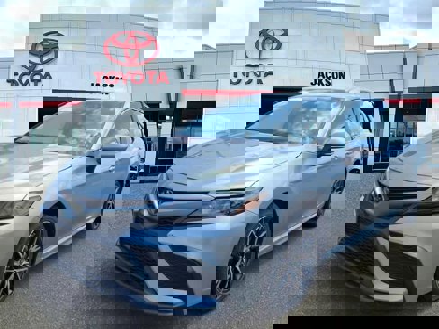 Certified 2024 Toyota Camry SE image 1