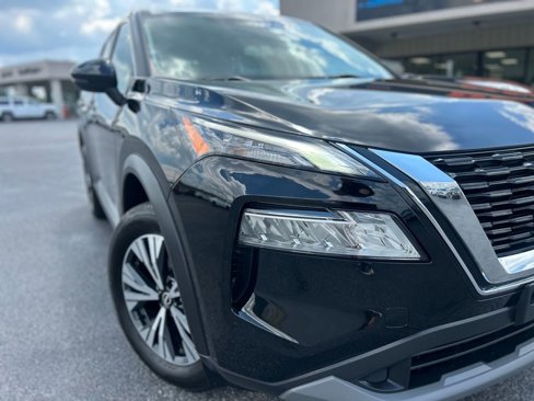 Used 2022 Nissan Rogue SV image 9