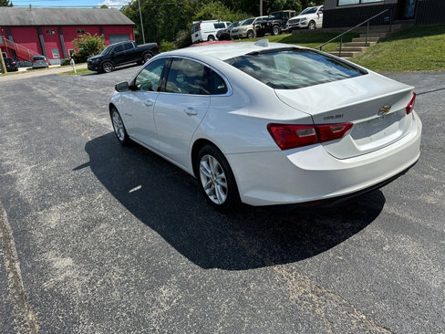 Used 2017 Chevrolet Malibu LT image 9