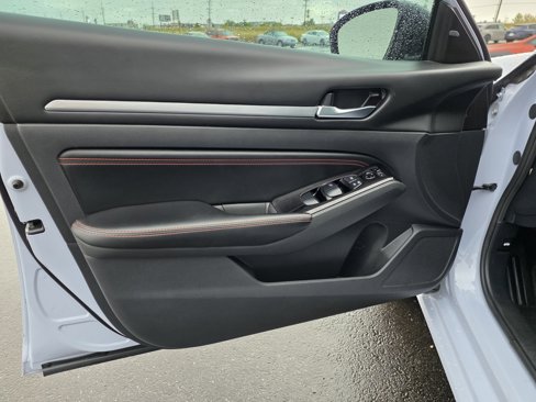 Used 2023 Nissan Altima 2.5 SR image 14