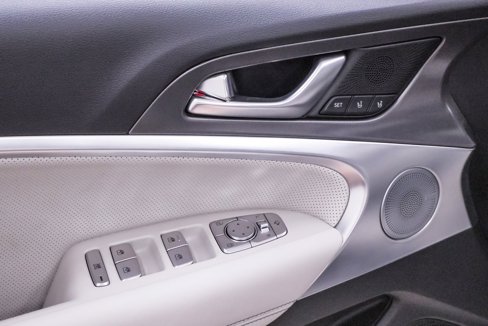 Certified 2025 Genesis G70 2.5T w/ Sport Prestige Package image 28