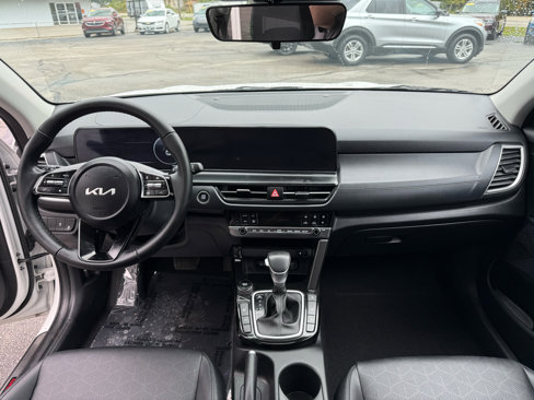 Used 2024 Kia Seltos EX image 17