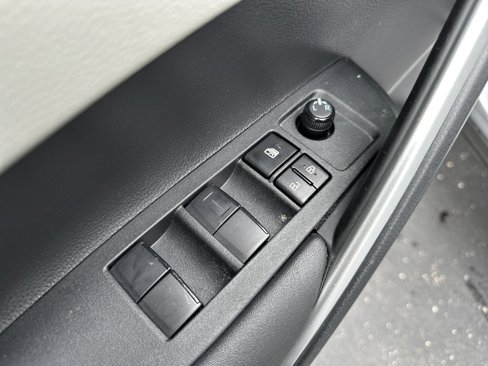Used 2023 Toyota Corolla Cross L image 15