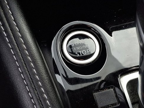 Used 2019 Nissan Kicks S image 19
