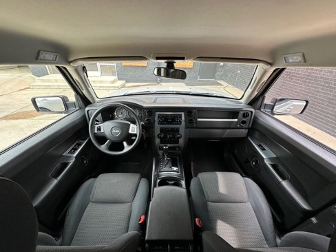 Used 2008 Jeep Commander Sport image 28