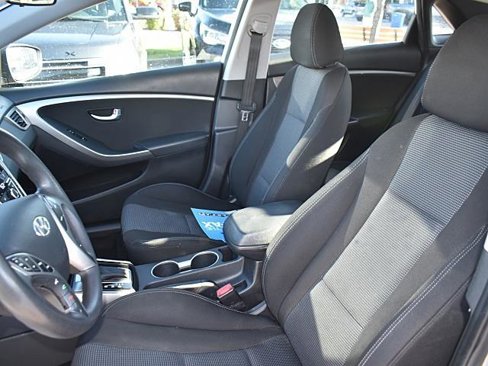 Used 2017 Hyundai Elantra GT image 10