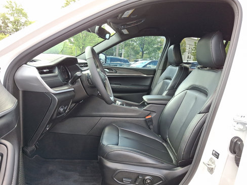 Used 2024 Jeep Grand Cherokee Limited w/ MOPAR Finishing Package image 16