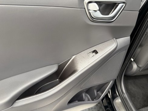 Used 2020 Hyundai Ioniq Limited image 15