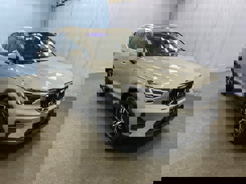 Certified 2025 Volvo XC40 B5 Core image 1