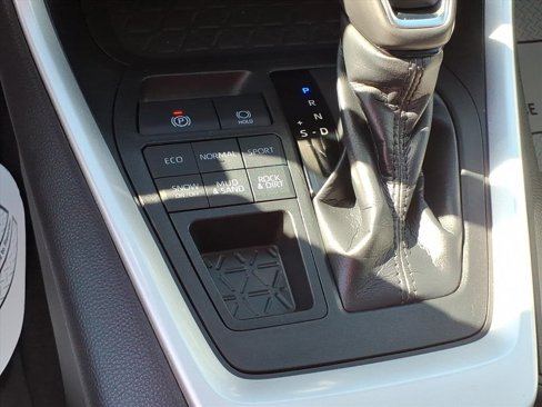 Used 2019 Toyota RAV4 XLE Premium image 20
