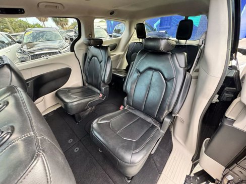 Used 2020 Chrysler Voyager Lxi image 30