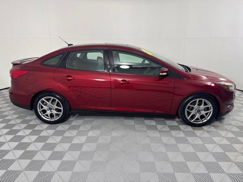 Used 2015 Ford Focus SE w/ Equipment Group 201A image 4