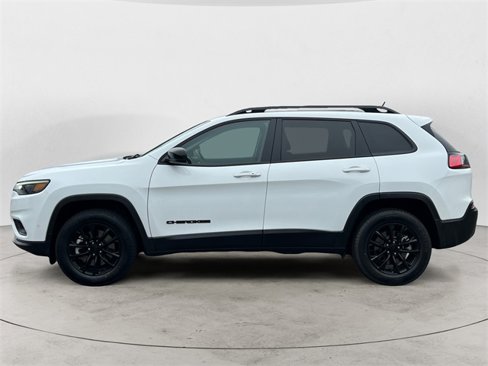 Used 2023 Jeep Cherokee Altitude Lux image 2