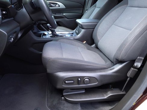 Used 2021 Chevrolet Traverse LT image 15