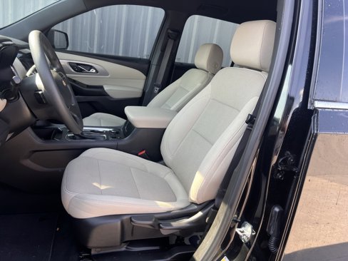 Used 2023 Chevrolet Traverse LS image 16