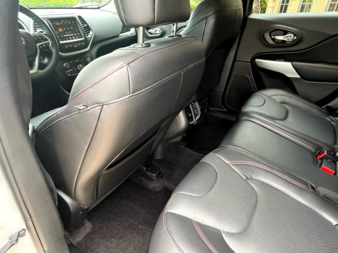 Used 2018 Jeep Cherokee Trailhawk w/ Quick Order Package 27L image 42