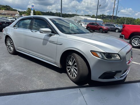 Used 2017 Lincoln Continental Select image 3