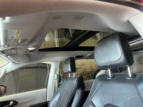 Used 2020 Chrysler Pacifica Limited image 24
