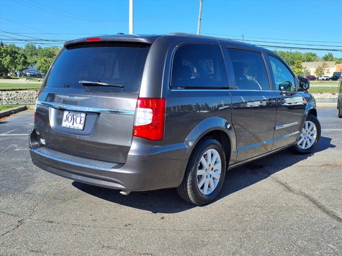 Used 2016 Chrysler Town & Country Touring image 30