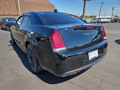 Used 2022 Chrysler 300 Touring L image 5