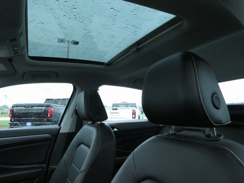 Used 2022 Volkswagen Jetta SE image 32