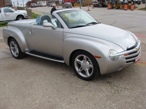 Used 2004 Chevrolet SSR w/ Preferred Equipment Group image 21