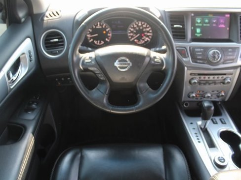 Used 2017 Nissan Pathfinder SL image 5