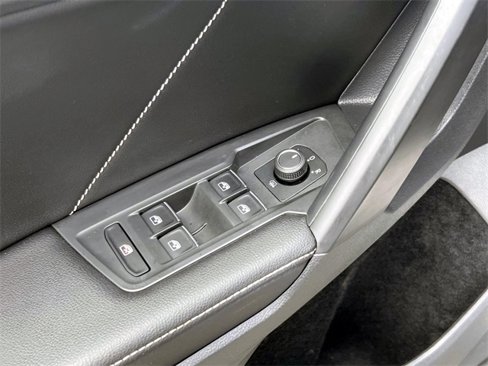 Used 2022 Volkswagen Tiguan SE image 17